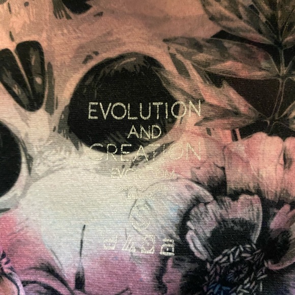 Evolution and creation skull 💀 crops - Picture 3 of 3